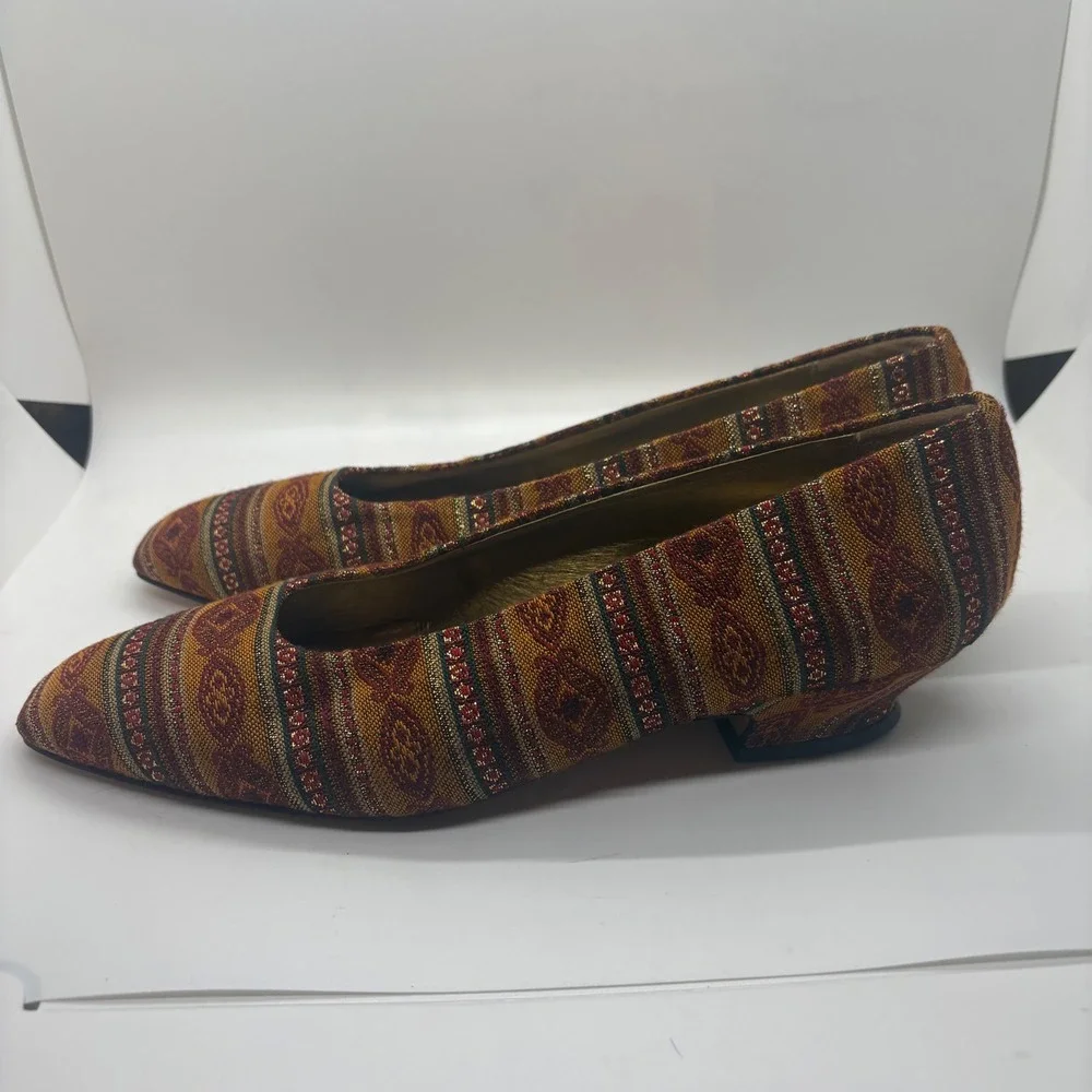 Neiman Marcus Vintage Italian Tapestry Metallic Low Heel Pumps Gold Red 10 AA